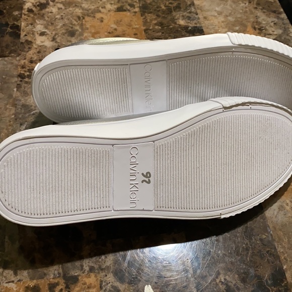 Shoes - Picture 5 of 6